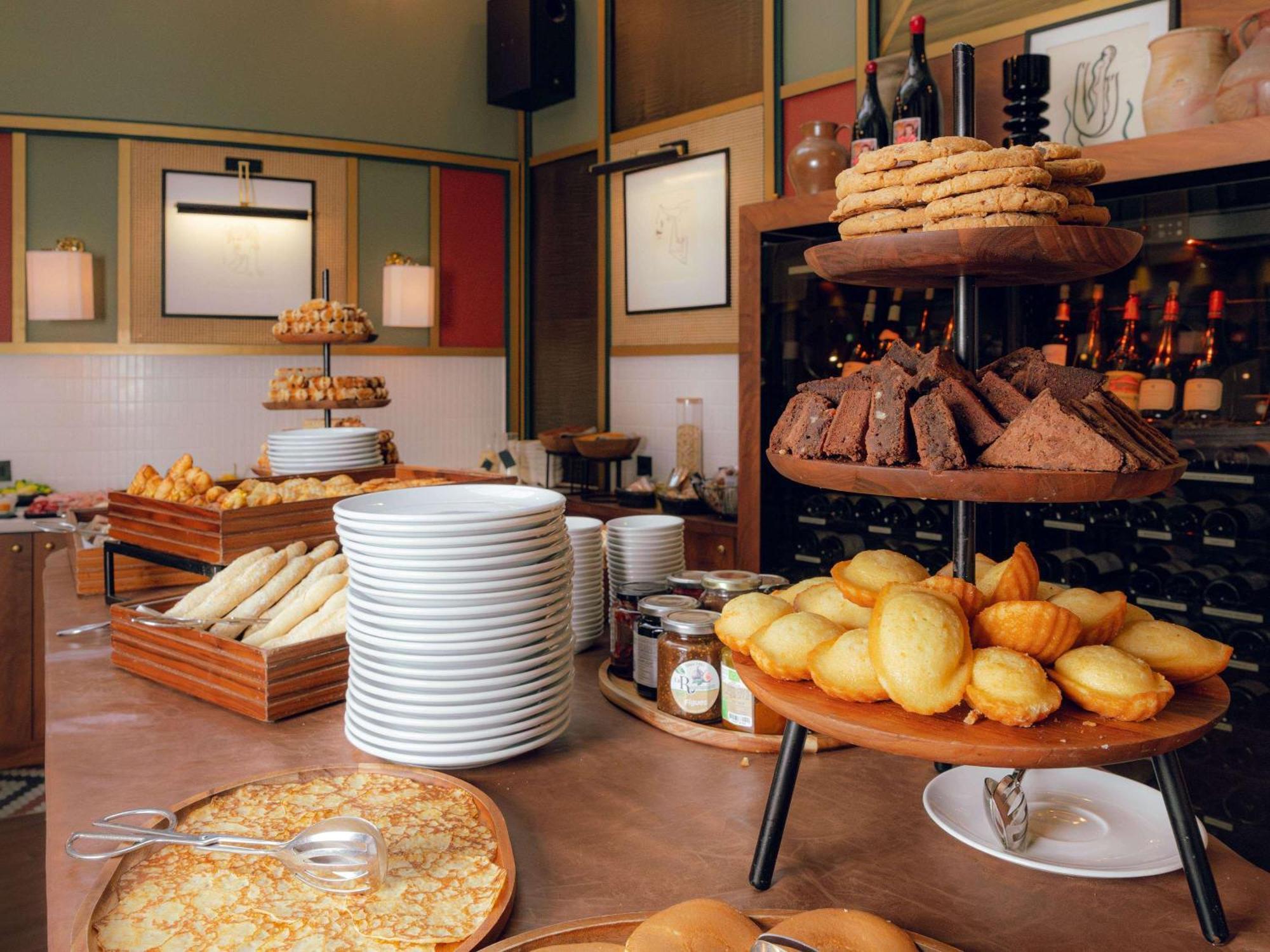 Nest Paris La Defense - Mgallery Puteaux Dış mekan fotoğraf A typical buffet