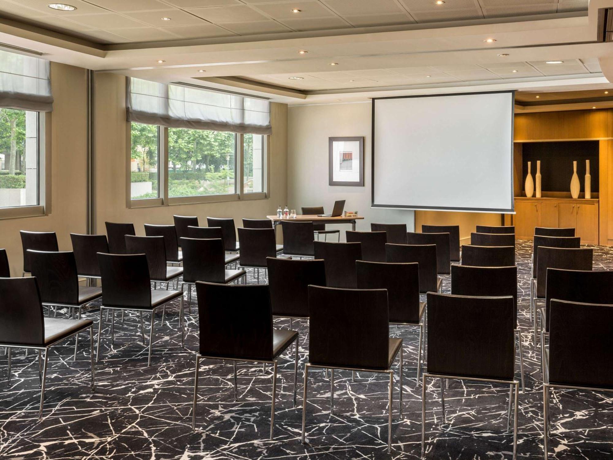 Nest Paris La Defense - Mgallery Puteaux Dış mekan fotoğraf Meeting room